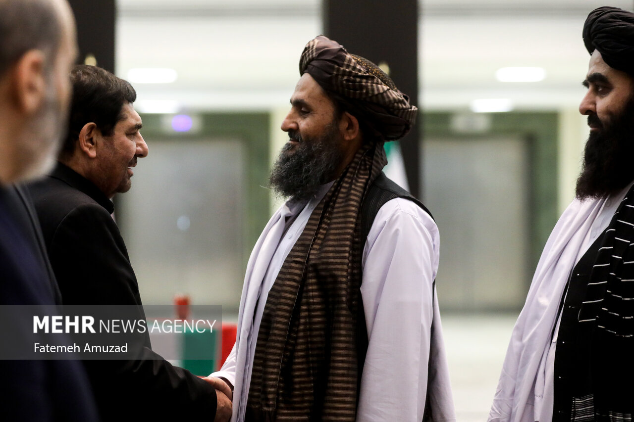 طالبان و مخبر در مراسم ادای احترام به شهدای سقوط بالگرد رییسی نمایندگان کشورهای خارجی