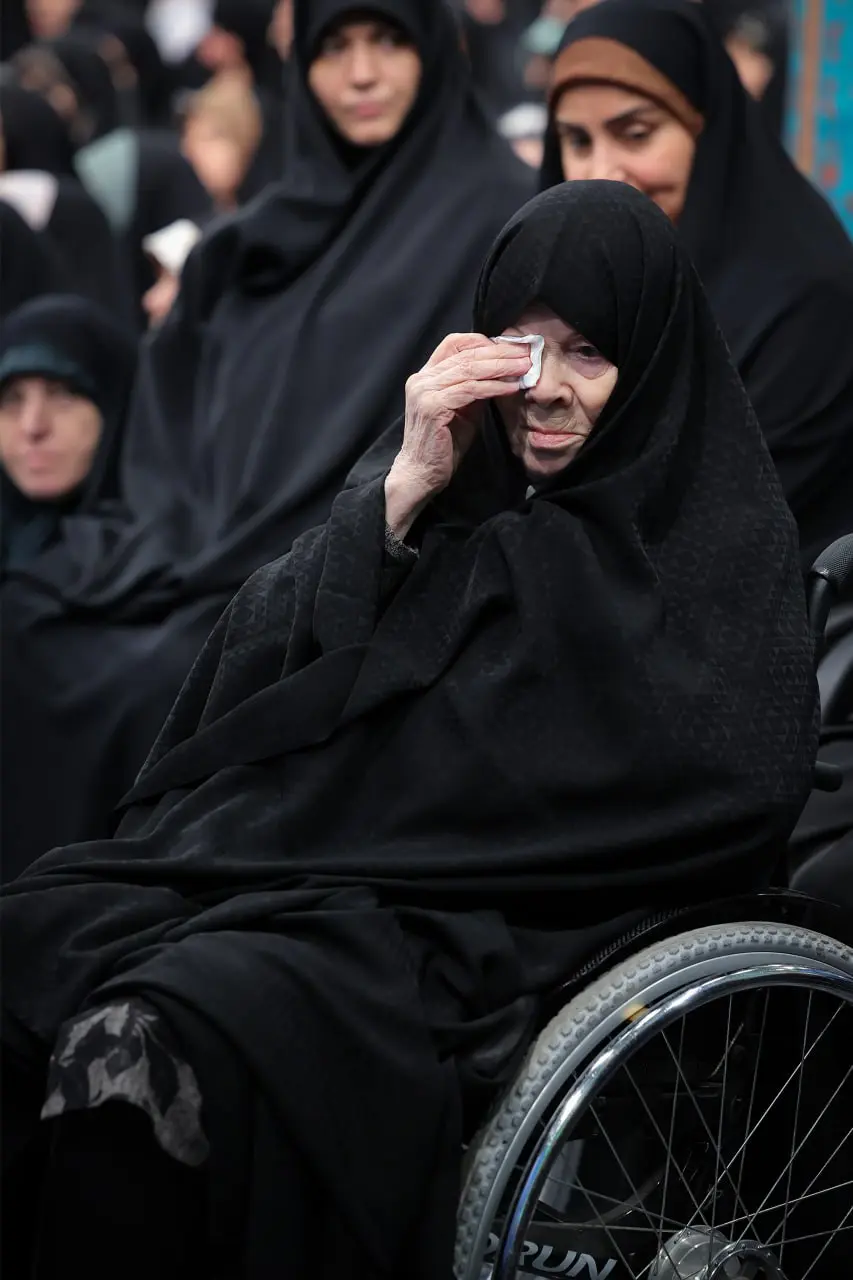 حضور مادر شهیدان حسن و محمد باقری در دیدار امروز زنان و دختران با رهبر انقلاب  