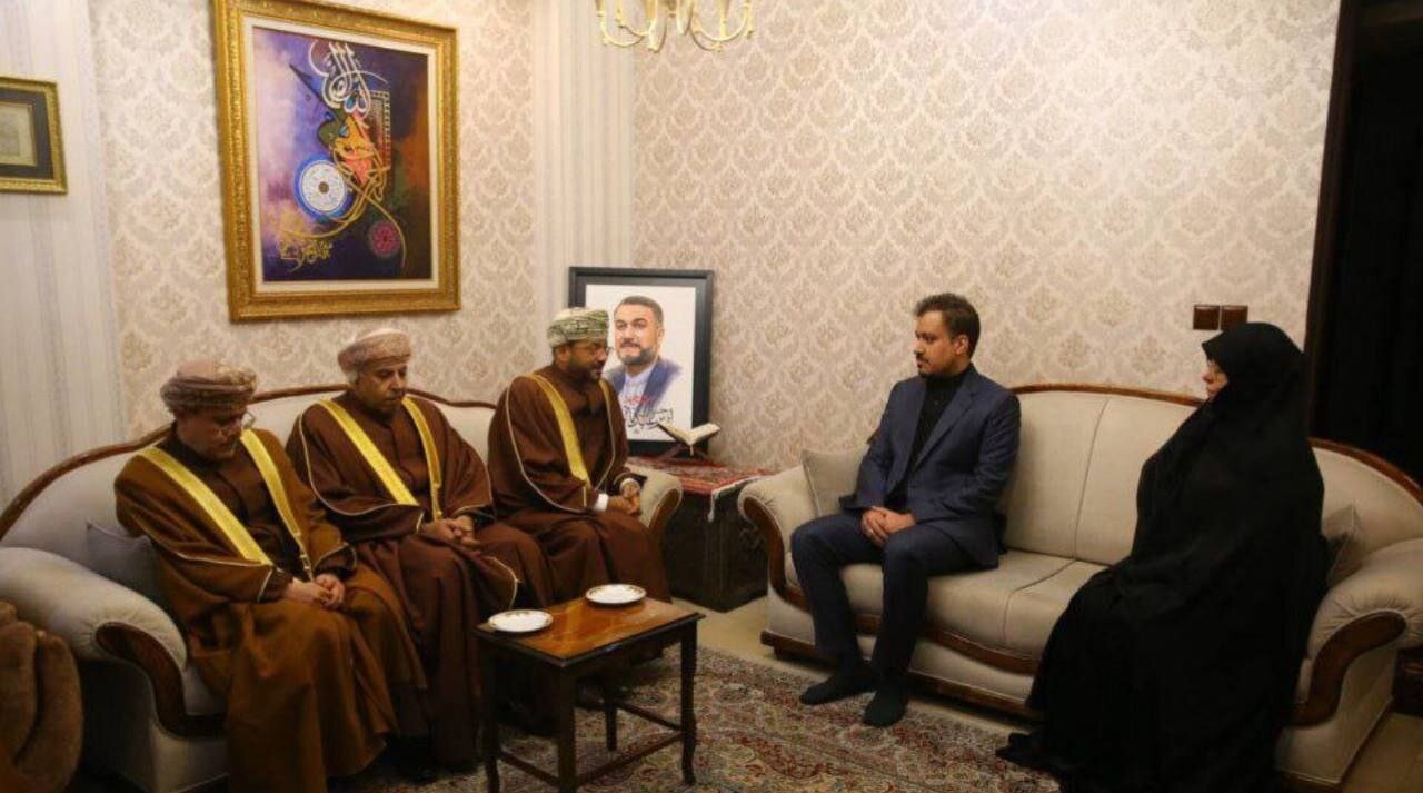 دیدار وزیرخارجه عمان با خانواده شهید امیرعبداللهیان