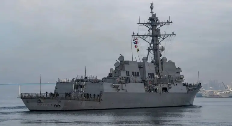 آمریکا برای مقابله با ایران از یک ناوشکن رونمایی کرد1