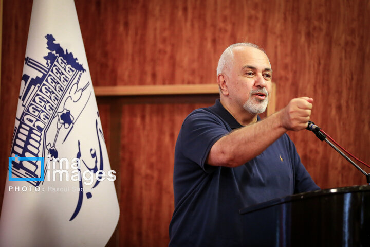 پوشش متفاوت ظریف در مراسم ختم استاد فرشچیان2