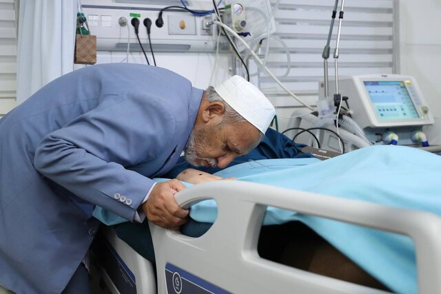 عیادت وزیر ورزش از صابر کاظمی و پدرش