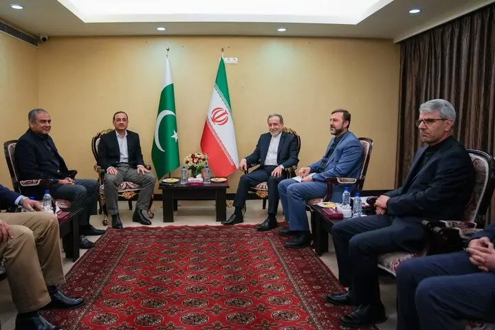 دیدار فرمانده ارتش پاکستان با عراقچی در تهران