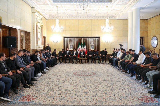 دیدار پزشکیان با کشتی گیران