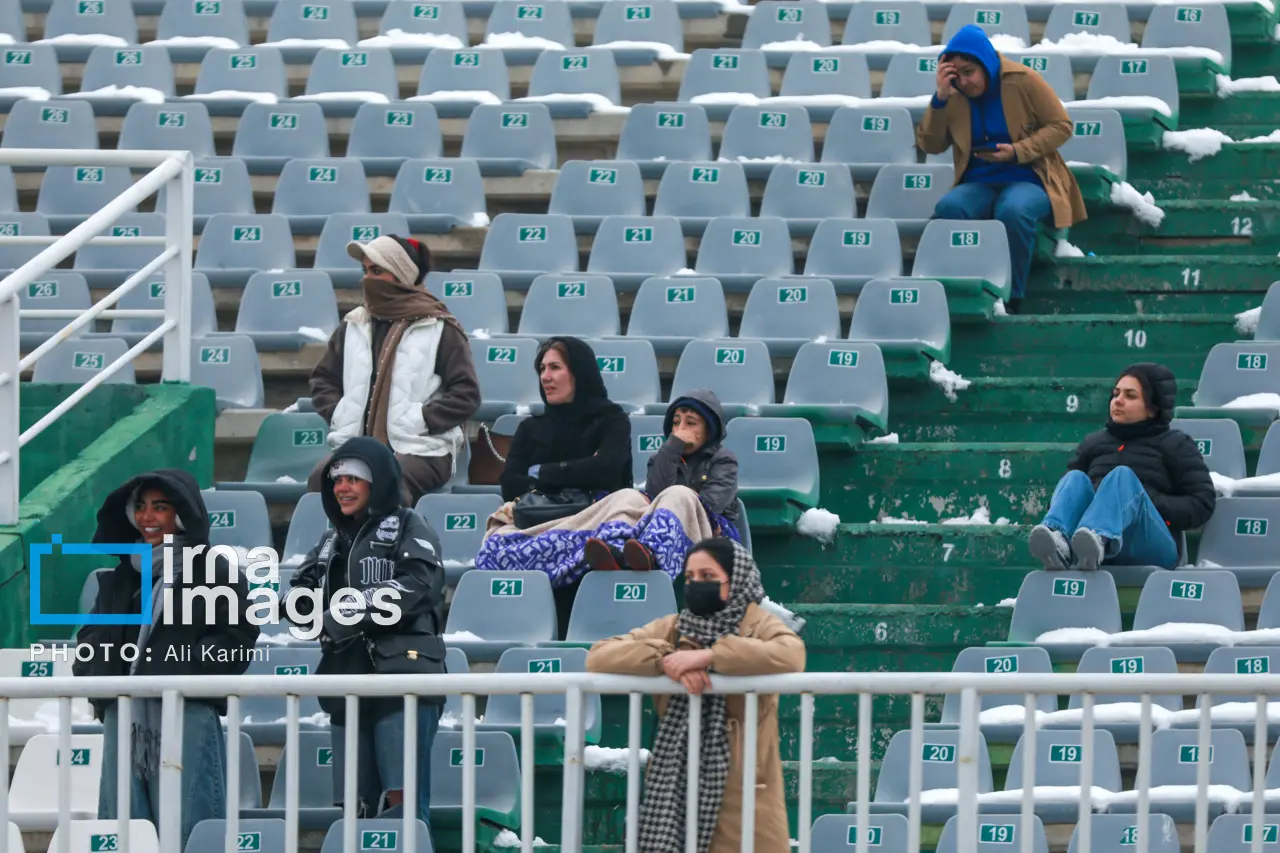 بازی  آلومینیوم و ملوان تماشاگران زن هواداران زن