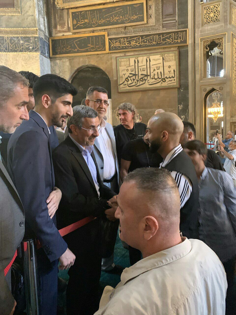محمود احمدی نژاد در ایاصوفیه استانبول در روز رأی گیری در ایران