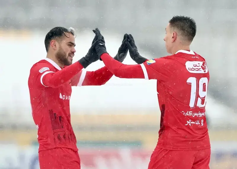 بازی پرسپولیس و سپاهان در برف
