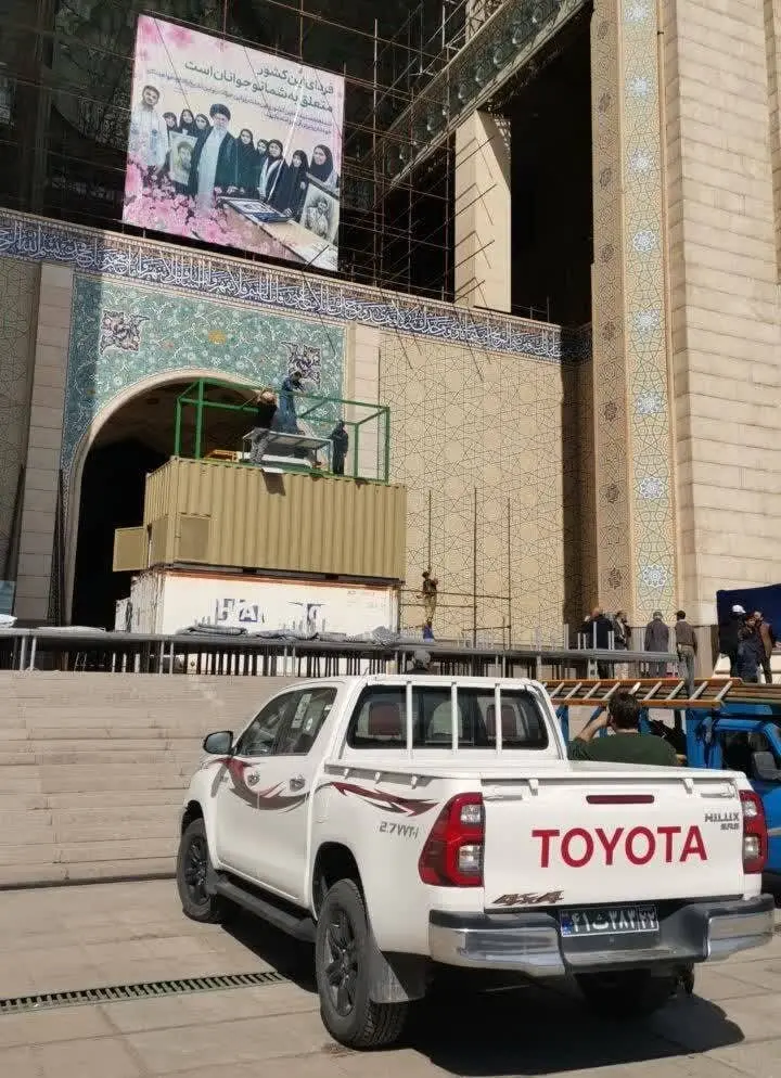 جایگاه پیکر رهبر شهید درحال آماده سازی