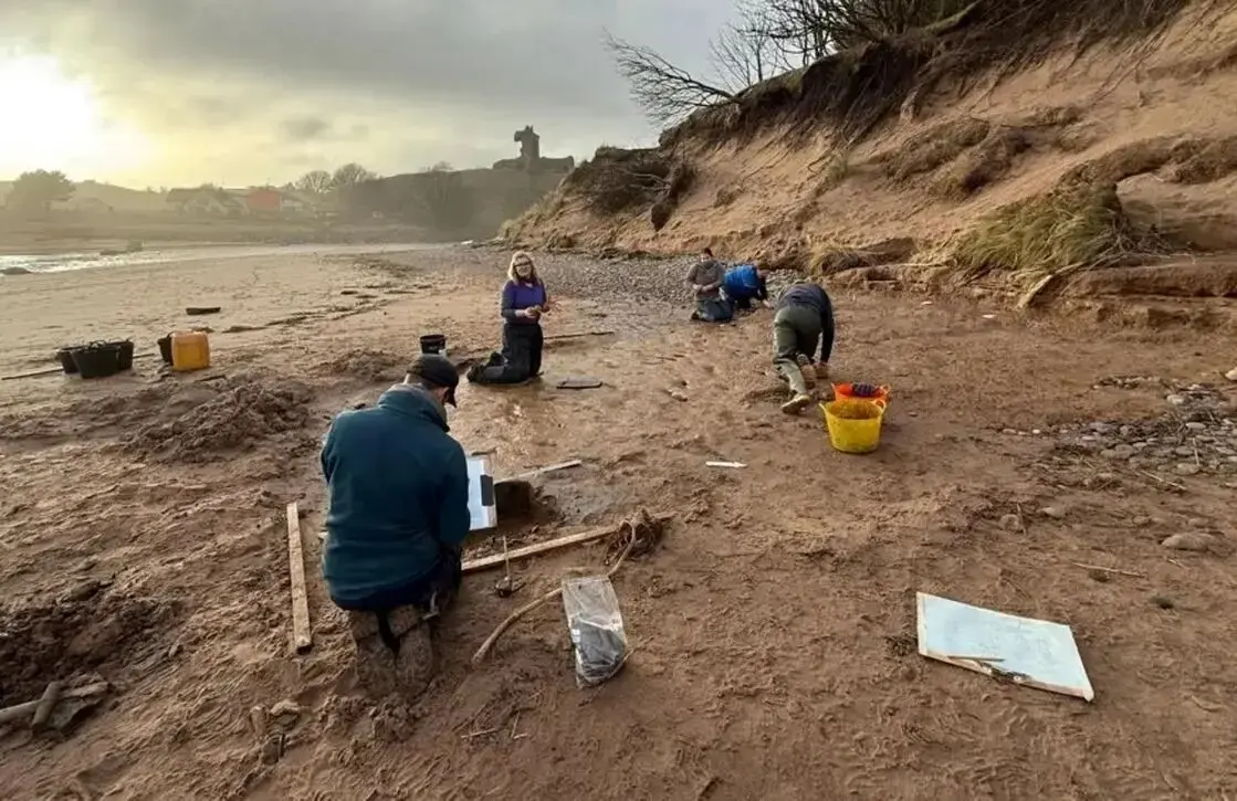 آثار باستانی در ساحل