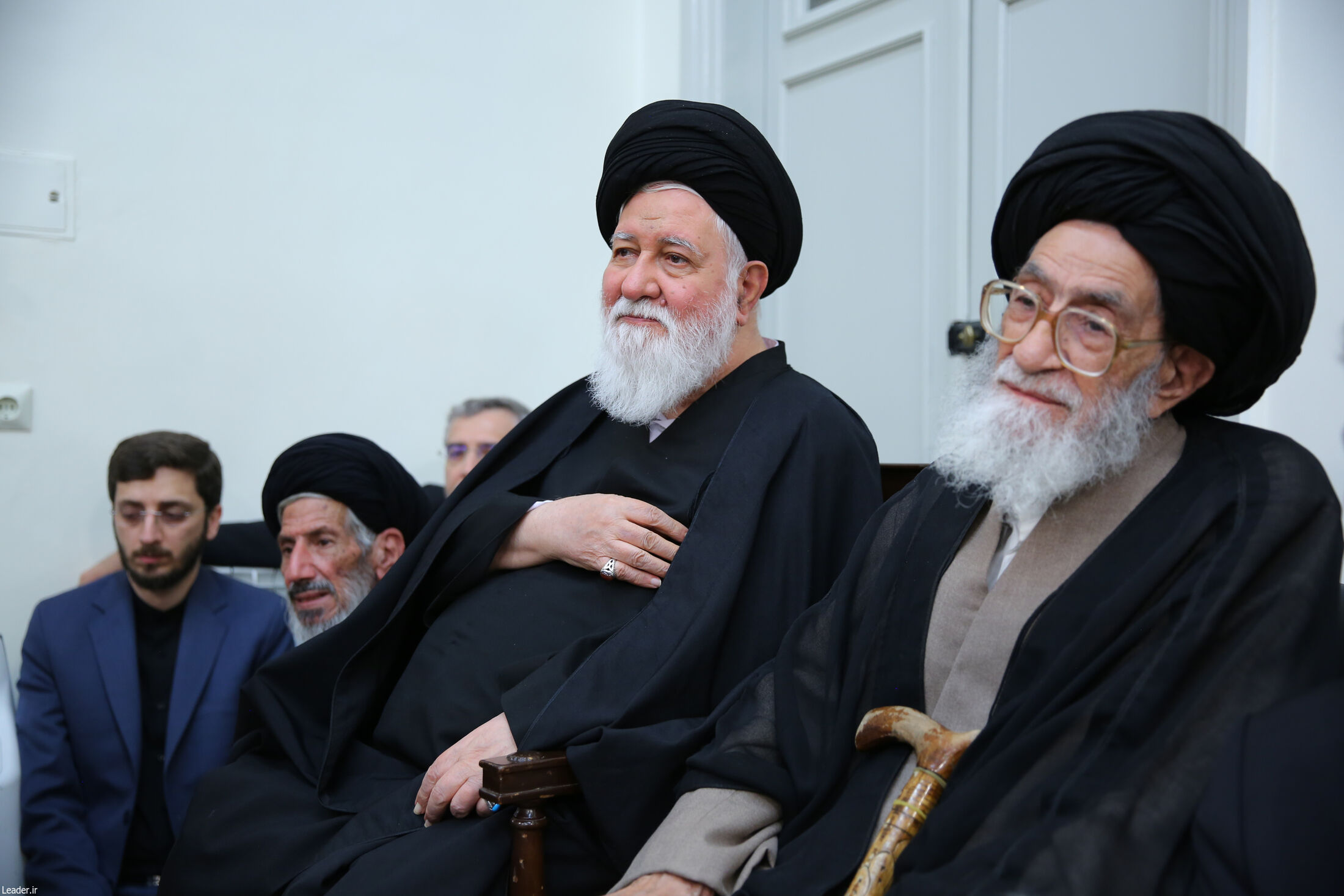 علم الهدی در دیدار رهبر انقلاب با خانواده شهدای سقوط بالگرد