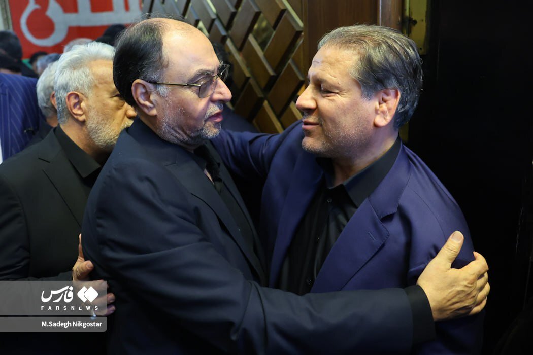 چهره‌های سیاسی، فرهنگی و ورزشی زیادی در مراسم ترحیم پدر علی انصاری حضور پیدا کردند.