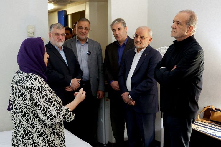 گفتگوی پزشکیان با خانواده های جنگ زده