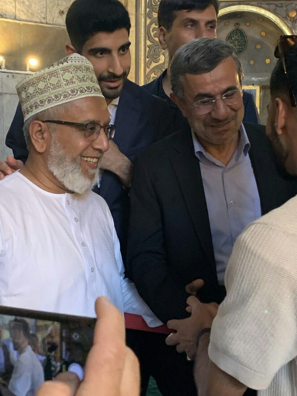 محمود احمدی نژاد در ایاصوفیه استانبول در روز رأی گیری در ایران