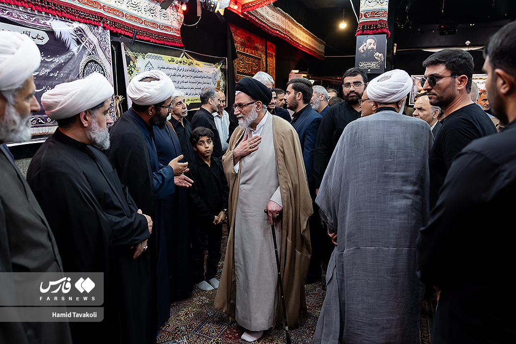 خطیب در مراسم ختم برادر طائب