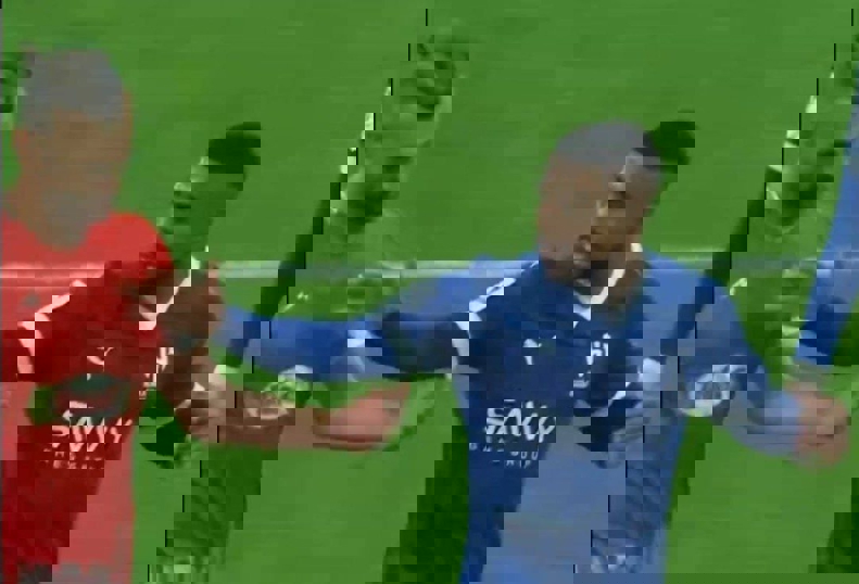 دورسون بعد از گل چهارم الهلال پیراهن مالکوم را خواست!2