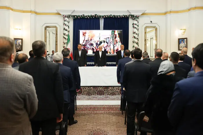 عارف با تجار ایرانی در مسکو دیدار و راهبردهای توسعه تجارت با روسیه را تشریح کرد