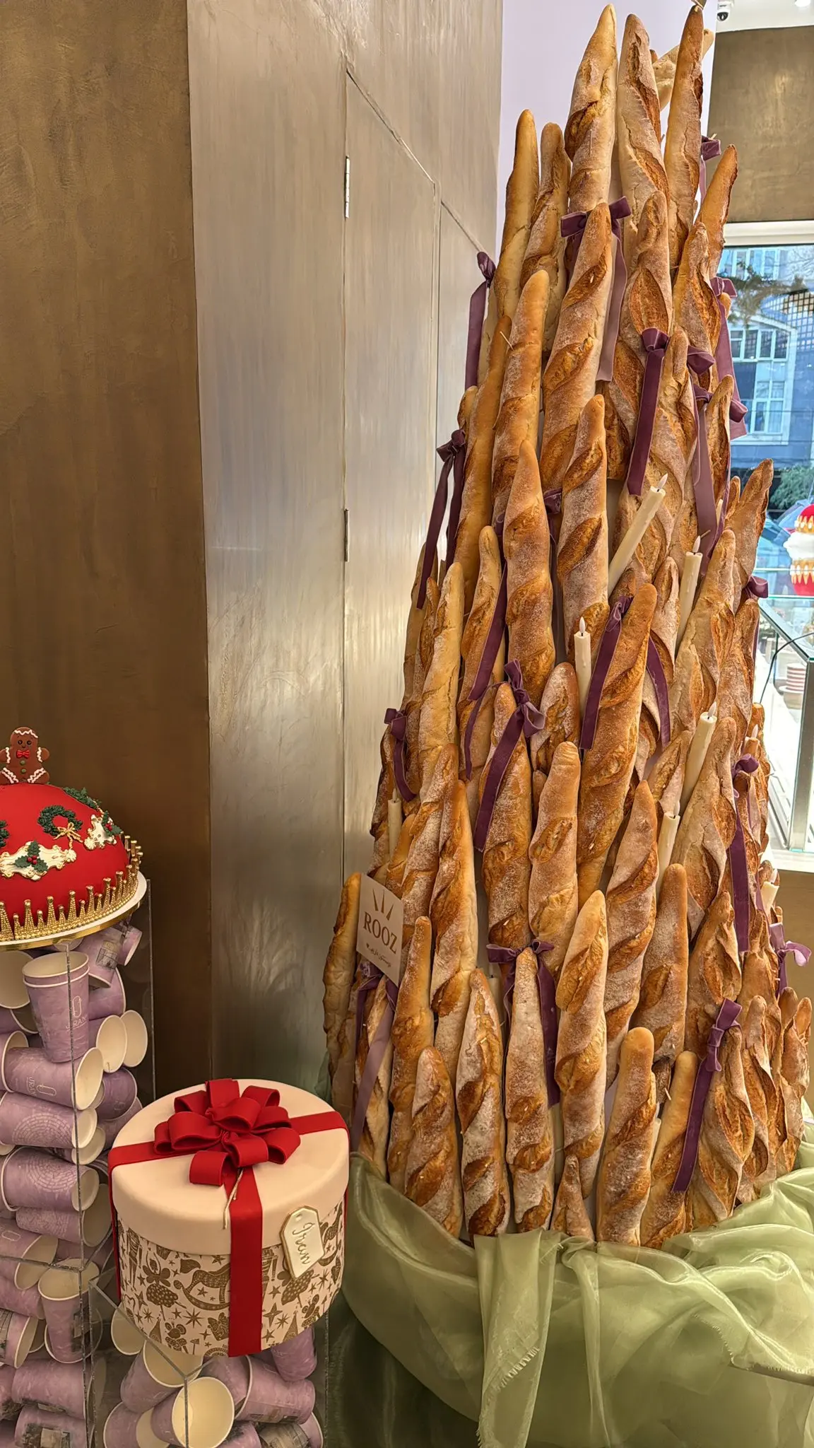 ویترین لاکچری یک نانفروشی در تهران خبرساز شد