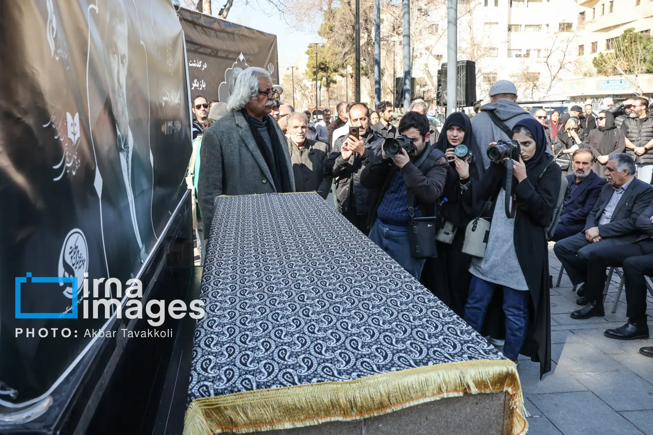 مراسم تشییع پیکر عنایت الله بخشی