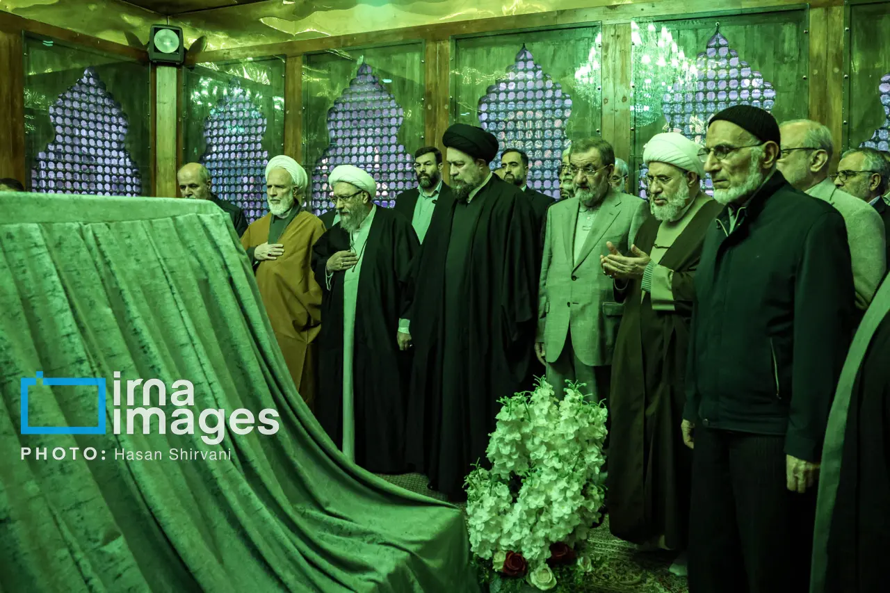 حضور اعضای مجمع تشخیص مصلحت نظام در حرم امام خمینی