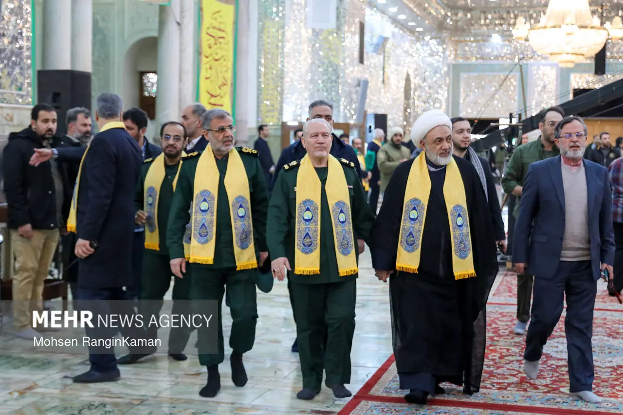 رونمایی از سنگ مزار سردار سلامی با حضور دخترش