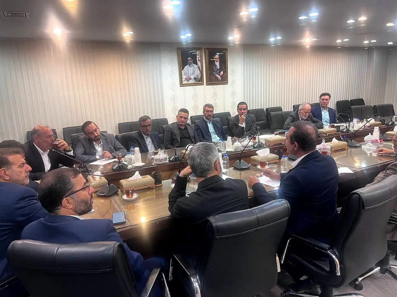 تراکتور، خیبر و شمس‌آذر میهمان ویژه مجلس