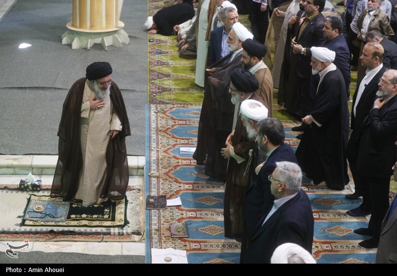 احمد خاتمی و اسماعیلی وزیر فرهنگ و ارشاد و کاظم صدیقی در نماز جمعه تهران