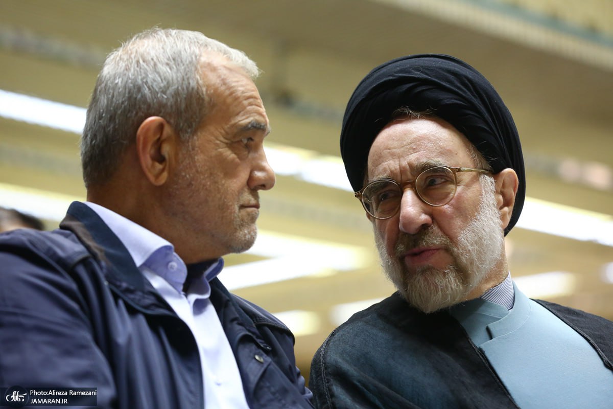 دیدار سید محمد خاتمی و پزشکیان در مراسم ختم میلی منفرد