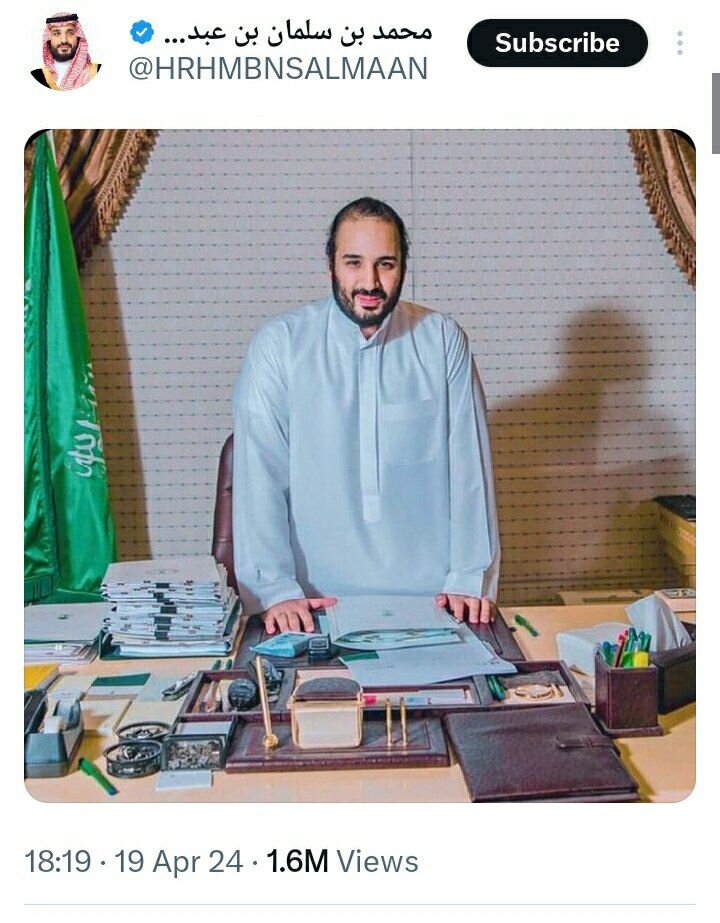 محمد بن سلمان در دفتر کارش