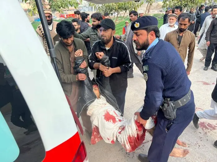 افنجار در مسجد شیعیان پاکستان