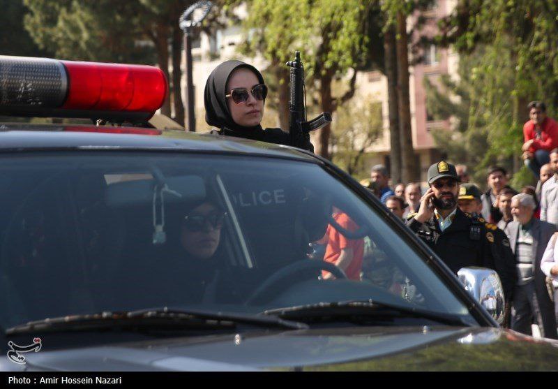 زنان پلیس در رژه نیروهای مسلح