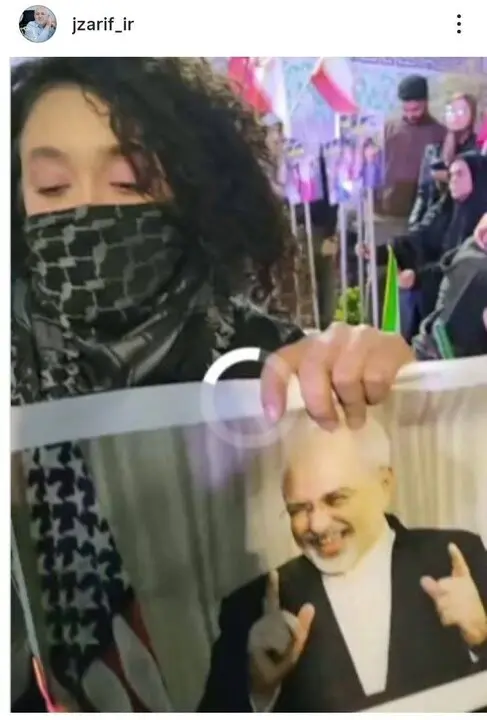 آتش زدن عکس ظریف در تجمعات شبانه