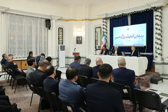 عارف با تجار ایرانی در مسکو دیدار و راهبردهای توسعه تجارت با روسیه را تشریح کرد
