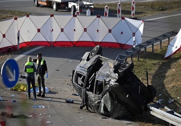 ۷ کشته و ۱۶ زخمی در تصادف ون مهاجران در آلمان