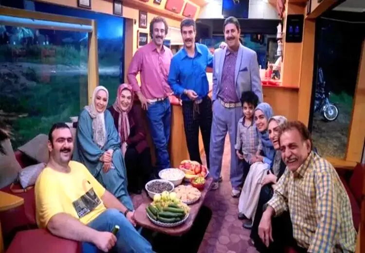 «پایتخت»، کمپر ارسطو را به برج میلاد برد! + عکس