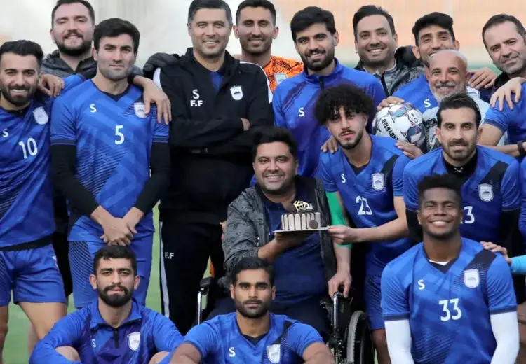 سورپرایز تولد در حاشیه تمرین چادرملو + عکس