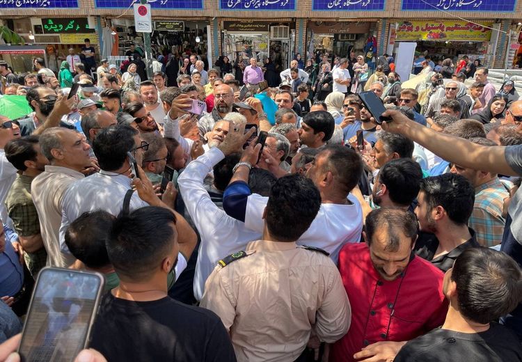 تبلیغات زودهنگام احمدی نژاد در بازار تهران!