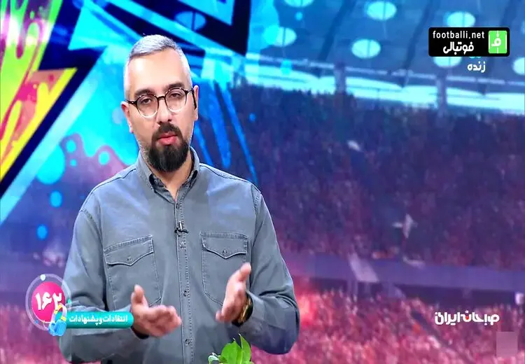 عذرخواهی مجری تلویزیون از باشگاه استقلال در برنامه زنده 