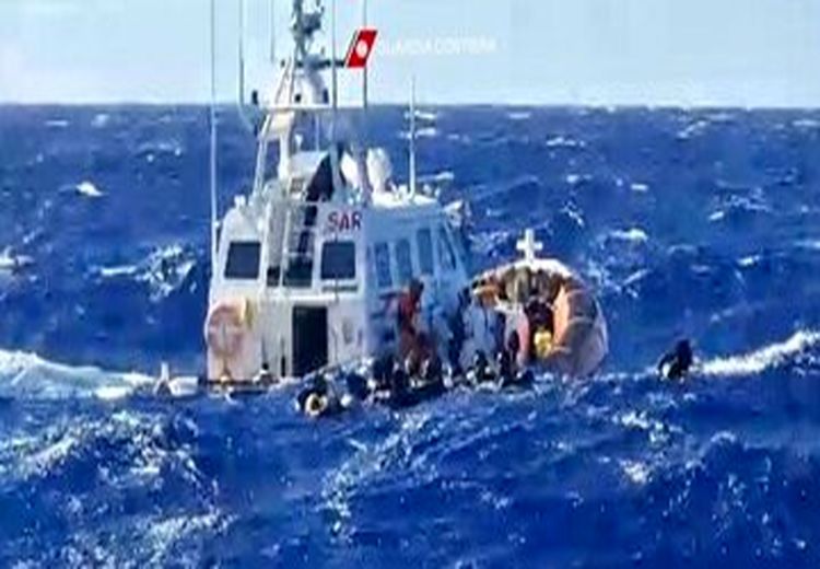 مرگ ۴۱ نفر در پی غرق شدن قایق مهاجران