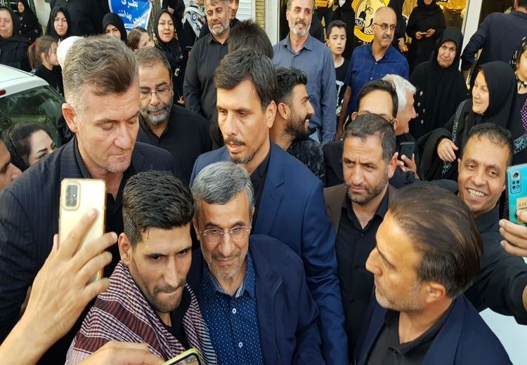 احمدی‌نژاد به زنجان رفت + عکس