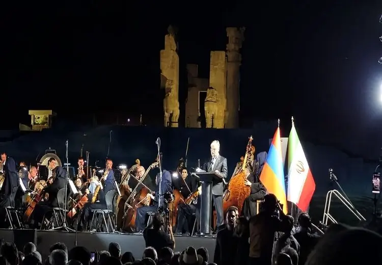 قابی دیدنی از کنسرت در تخت‌ جمشید که وایرال شد
