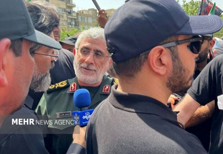 حضور سردار قاآنی در مراسم تشییع پیکر شهدای اقتدار