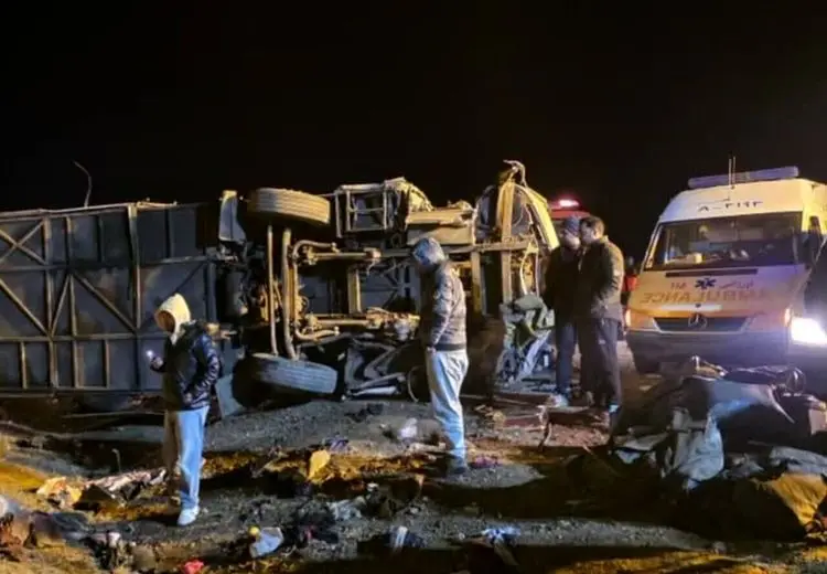 جزئیات تصادف مرگبار اتوبوس و تاکسی در جاده نطنز با 13 کشته
