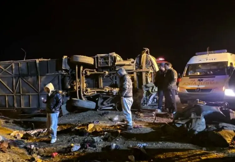 جزئیات تصادف مرگبار اتوبوس و تاکسی در جاده نطنز با 13 کشته