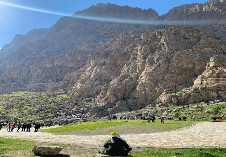 الناز شاکردوست در بیستون کرمانشاه