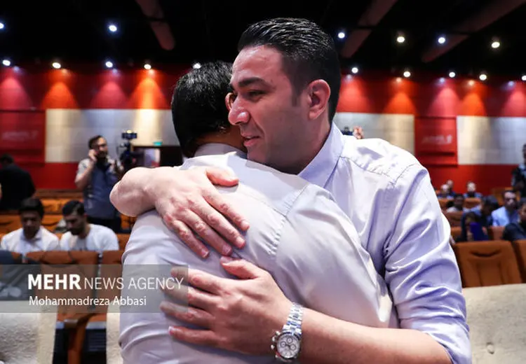 جواد نکونام از شکایت علیه بازیکن سابق استقلال گذشت