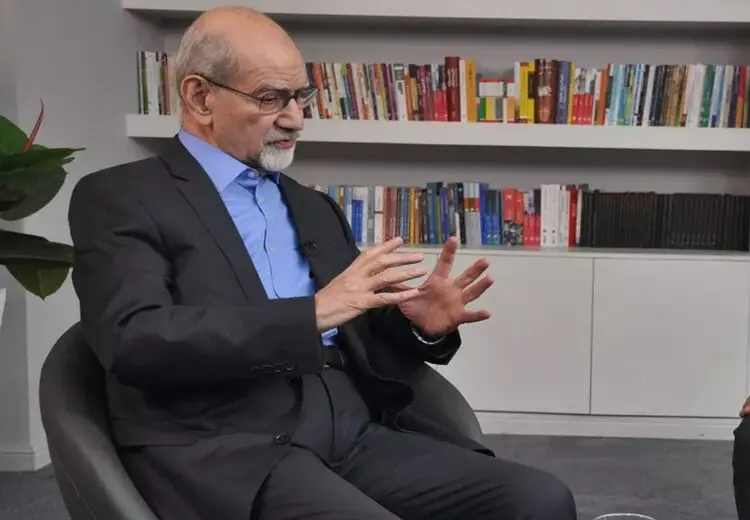  بازرگان با بسیاری از اعدام‌های اوایل انقلاب مخالف بود؛ او هیچگاه قهر نکرد