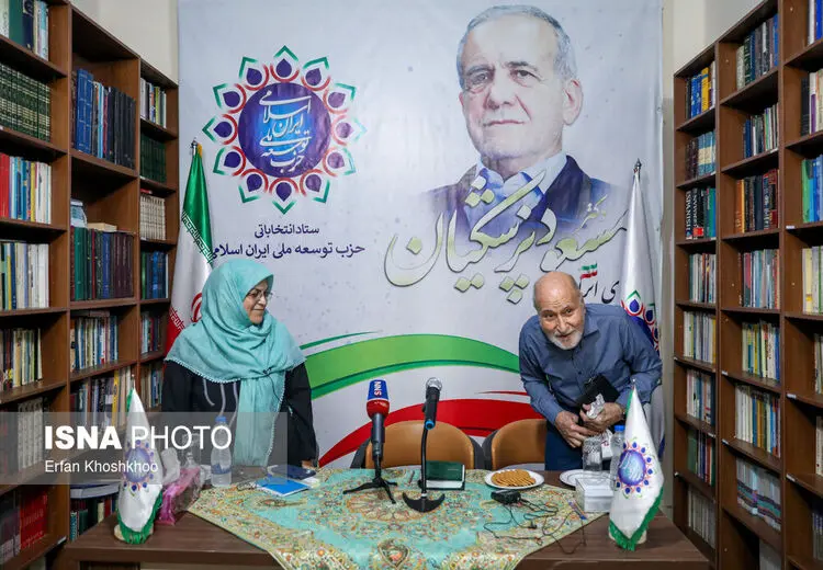 نشست خبری آذر منصوری و بهزاد نبوی در حمایت از پزشکیان