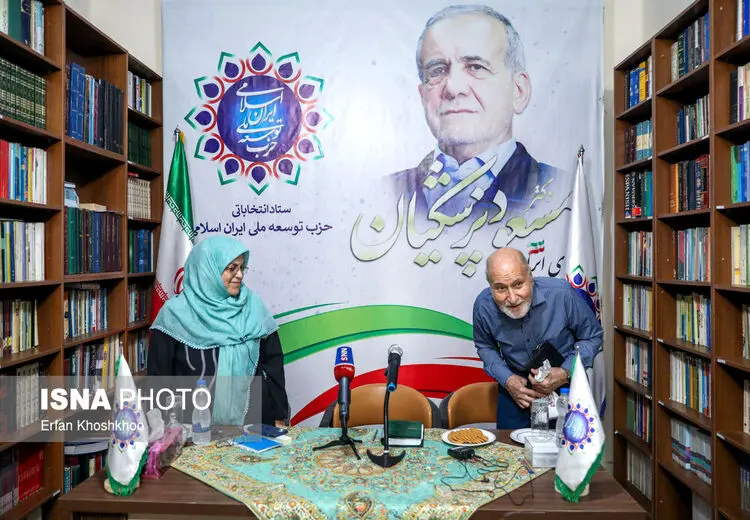 نشست خبری آذر منصوری و بهزاد نبوی در حمایت از پزشکیان