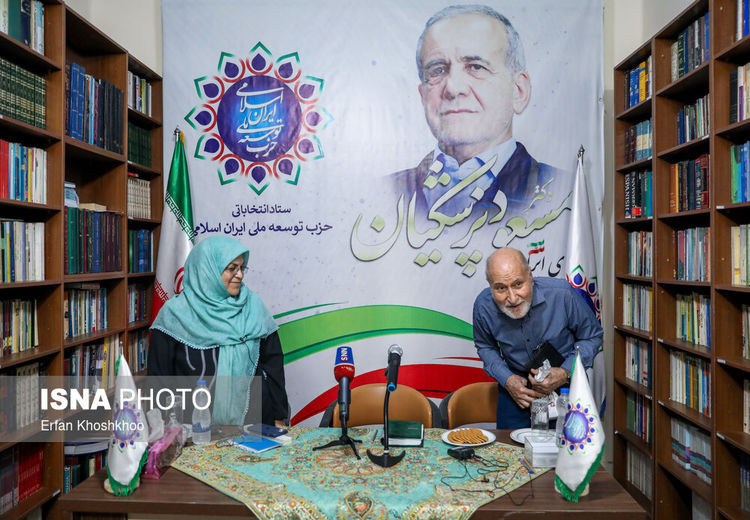 نشست خبری آذر منصوری و بهزاد نبوی در حمایت از پزشکیان