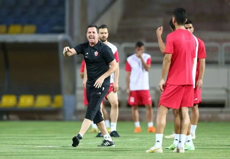 بن بست در جذب هافبک در پرسپولیس